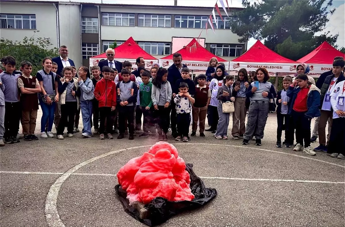 Sinop'ta TÜBİTAK 4006 Bilim Fuarı Açıldı