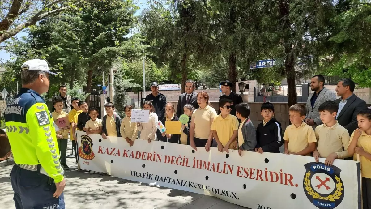 Bozkır'da Öğrencilere Trafik Eğitimi Verildi