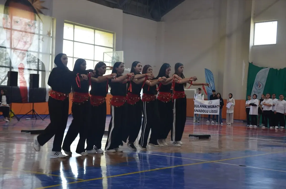 Muş'ta 19 Mayıs Coşkuyla Kutlandı