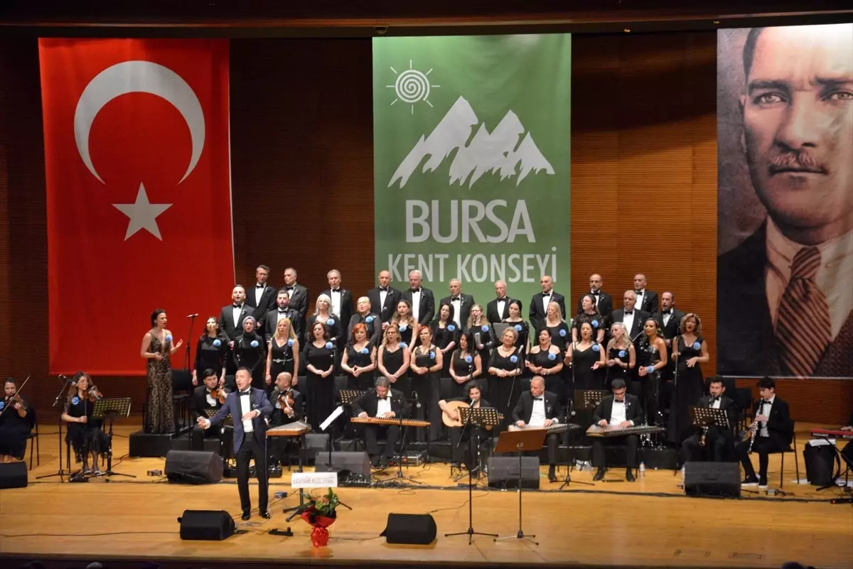 Bursa'da 'Bir Sevdadır Şarkılar' Konseri Yoğun İlgi Gördü