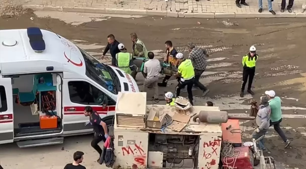 İnegöl'de Altyapı Çalışmaları Sırasında Toprak Çöktü