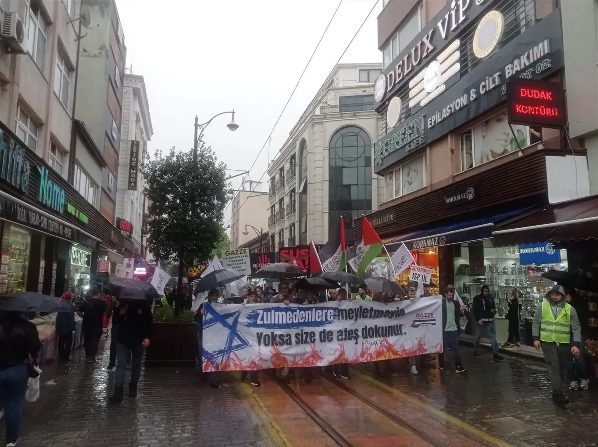 Bursa'da Filistin'e Destek Yürüyüşü Düzenlendi
