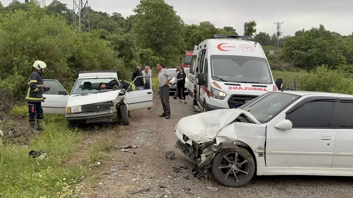 Çanakkale'de Kaza: 2 Yaralı
