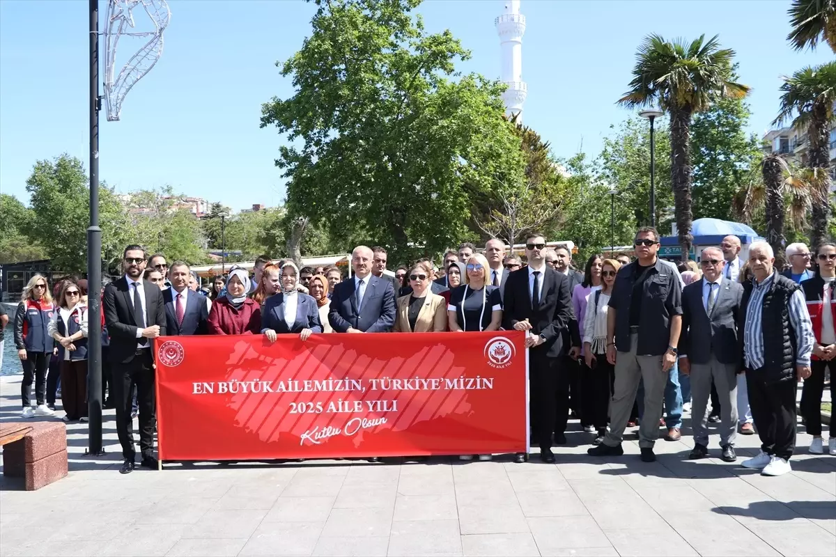 Çanakkale'de Aile Haftası dolasıyla yürüyüş düzenlendi