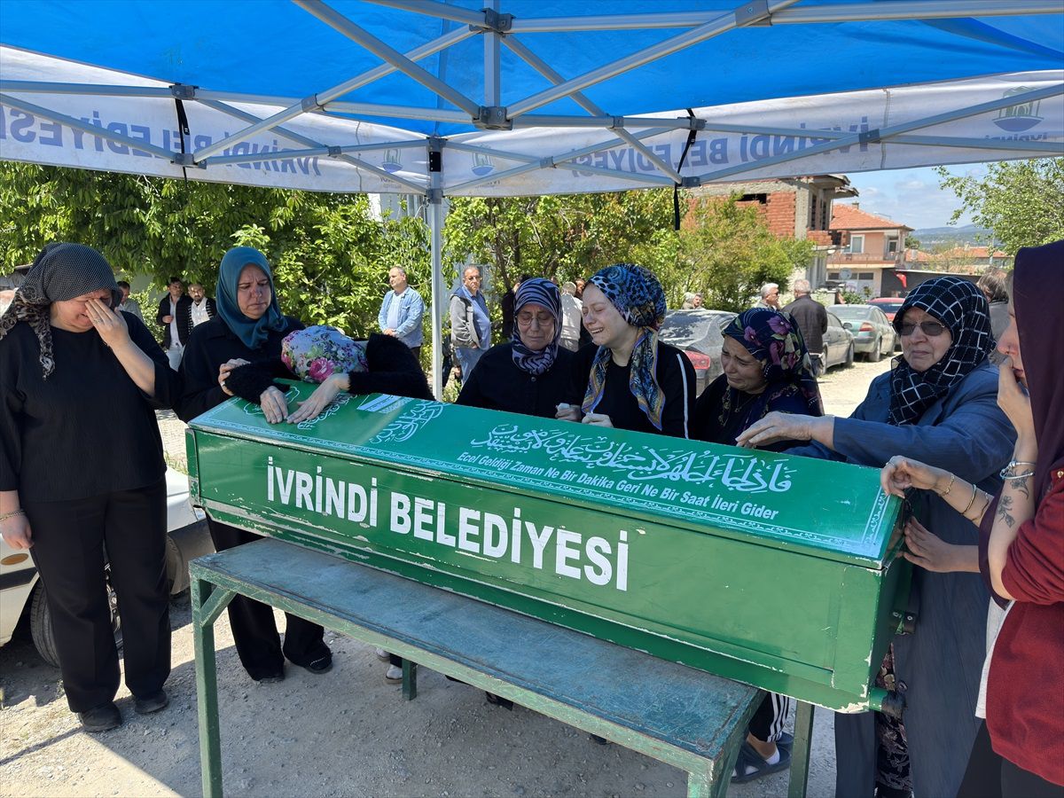 Çanakkale'deki Trafik Kazasında Hayatını Kaybedenlerin Cenazeleri Toprağa Verildi