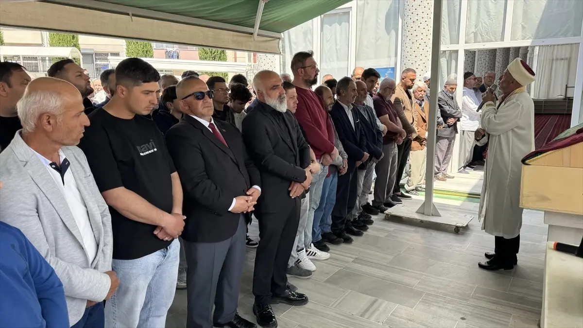 Çanakkale'deki Trafik Kazasında Hayatını Kaybedenlerin Cenazesi Tekirdağ'da Defnedildi