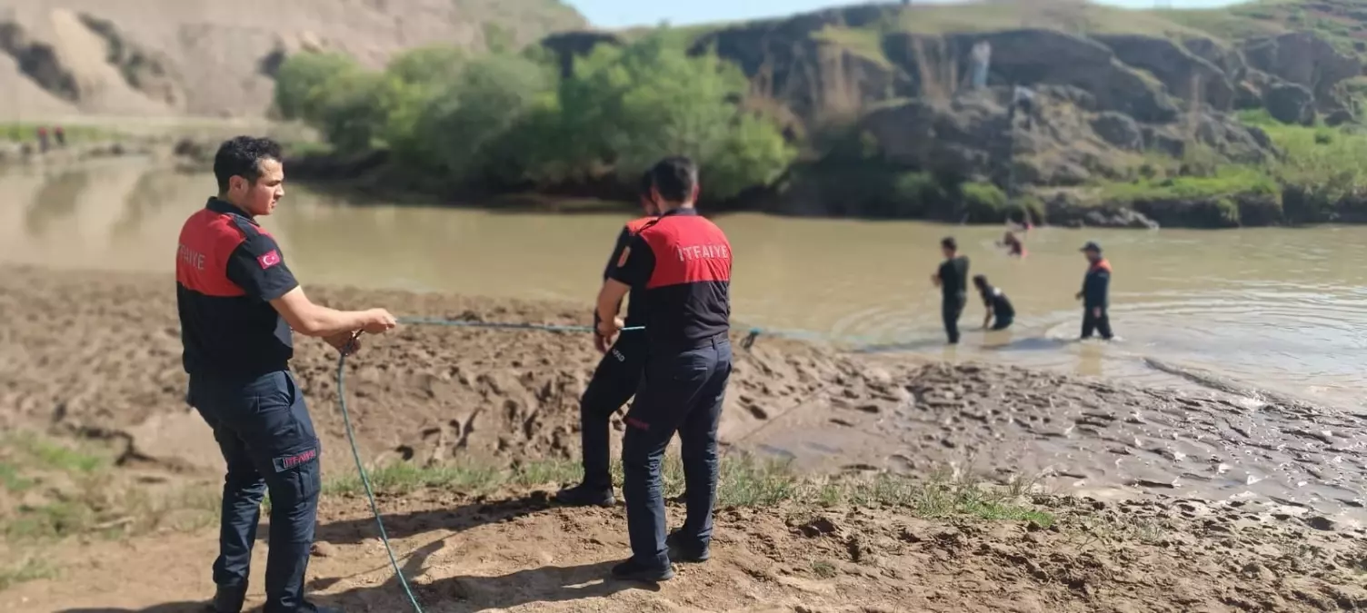 Siirt'te Kezer Çayı'nda Kaybolan 14 Yaşındaki Çocuk İçin Arama Çalışmaları Başlatıldı
