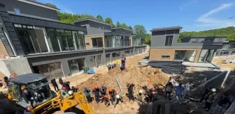 Çekmeköy'de Göçük: 1 İşçi Kurtarıldı, Diğerine Ulaşma Çalışmaları Devam Ediyor