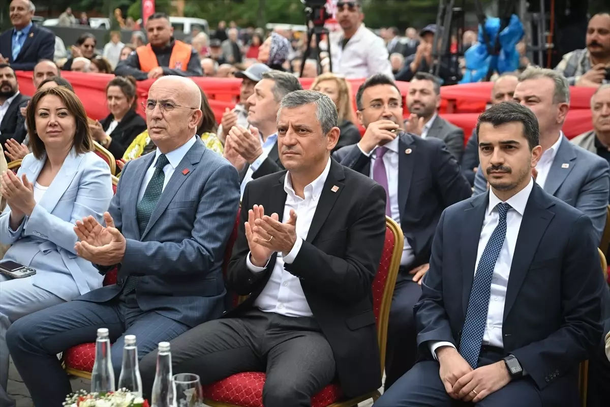 Özgür Özel: Gençlerin Hayal Kurması Beka Sorunudur