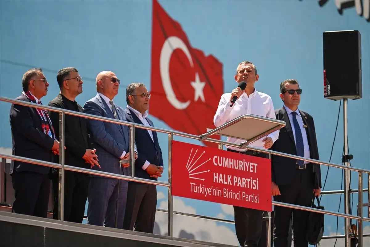 CHP Genel Başkanı Özel, partisinin Van mitinginde konuştu Açıklaması