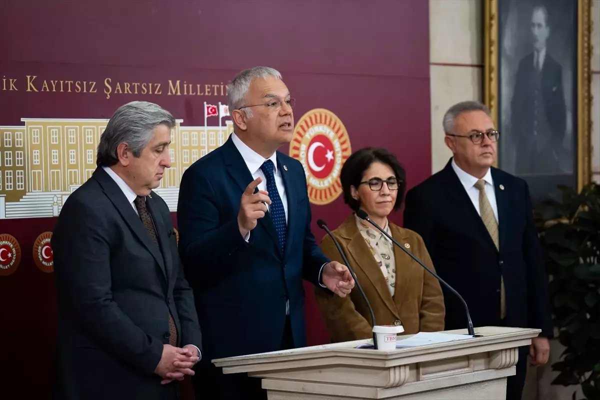 CHP'li Vekillerden Aile Bakanlığı'na Tepki: Toplumsal Cinsiyet Kavramını Kaldırma Çabası