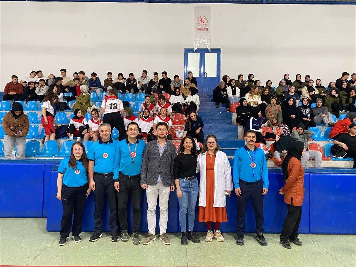 Cide'de Sağlık Eğitimi ve Voleybol Turnuvası Düzenlendi