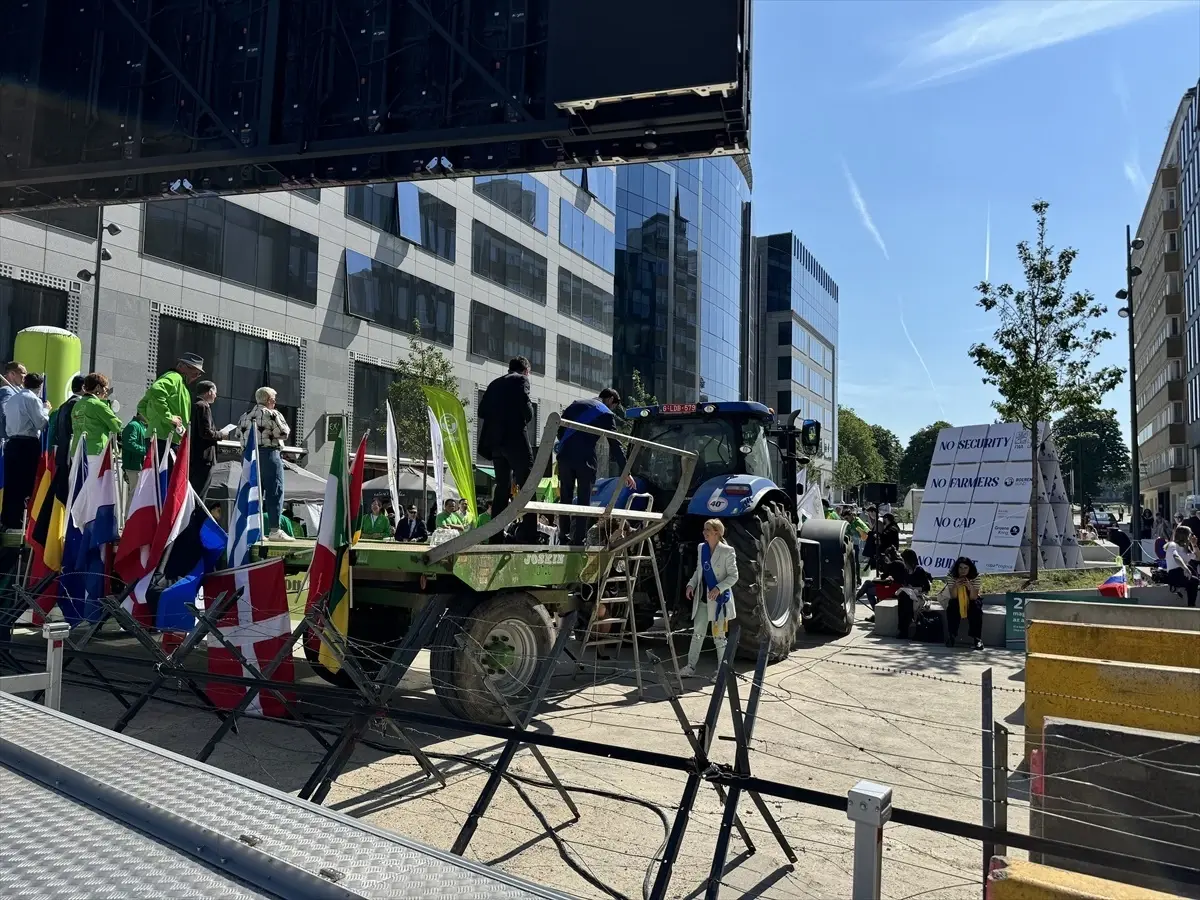 Çiftçiler AB Bütçesi İçin Brüksel'de Protesto Gösterisi Düzenledi