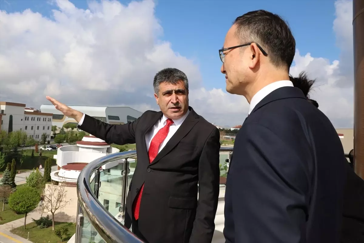 Çin Büyükelçisi NEVÜ'yü Ziyaret Etti