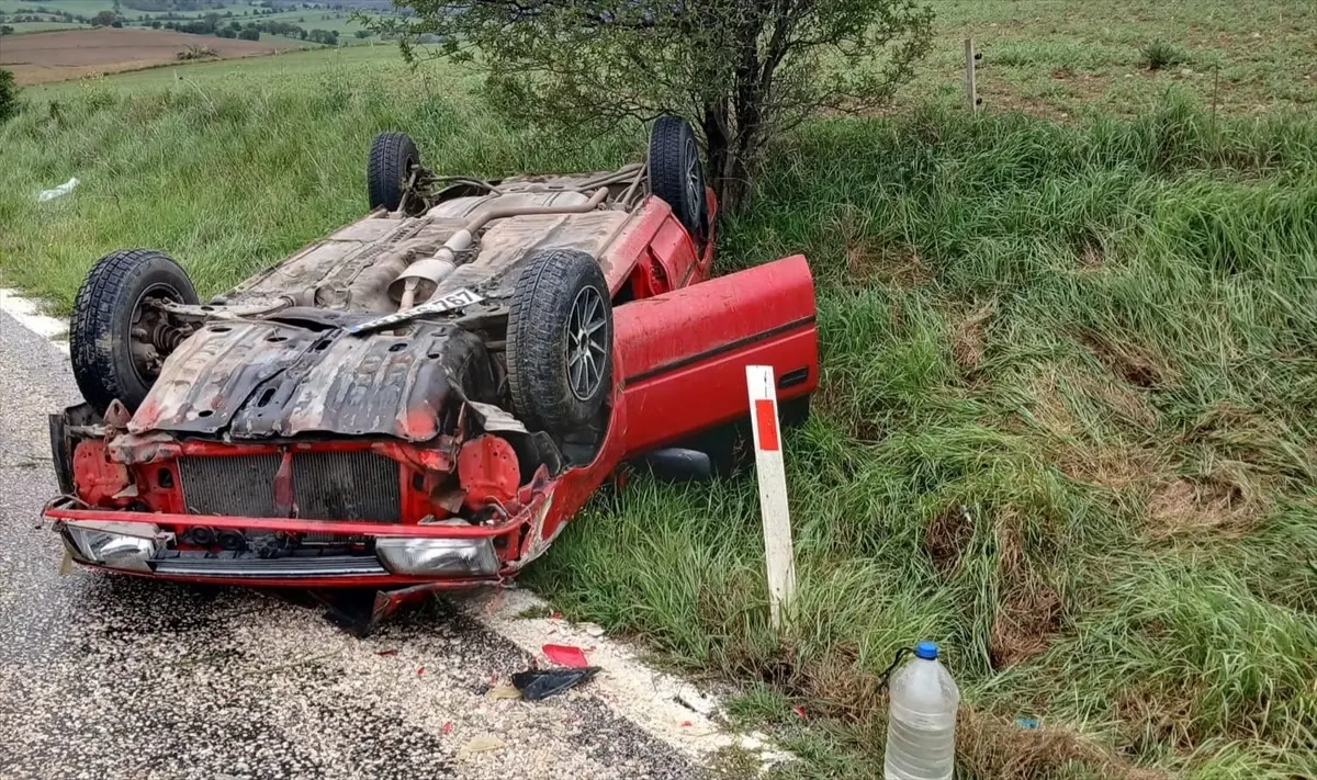 Çorum'da Otomobil Devrildi: 4 Yaralı