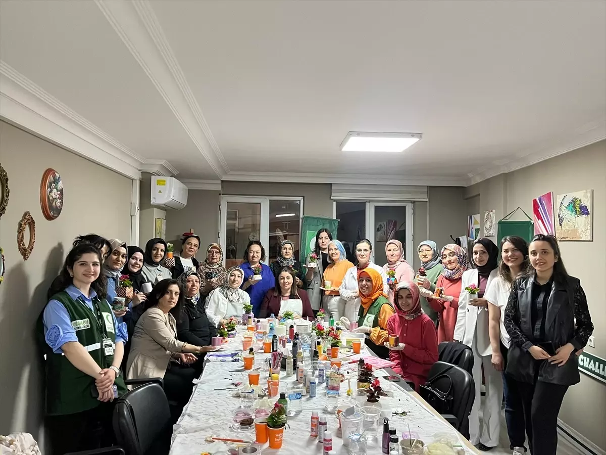 Yeşilay Çorum Şubesinde Kadınlar için Saksı Yapım Atölyesi Düzenlendi