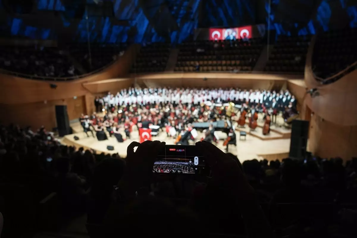 Cumhurbaşkanlığı Senfoni Orkestrası 19 Mayıs İçin Konser Verdi