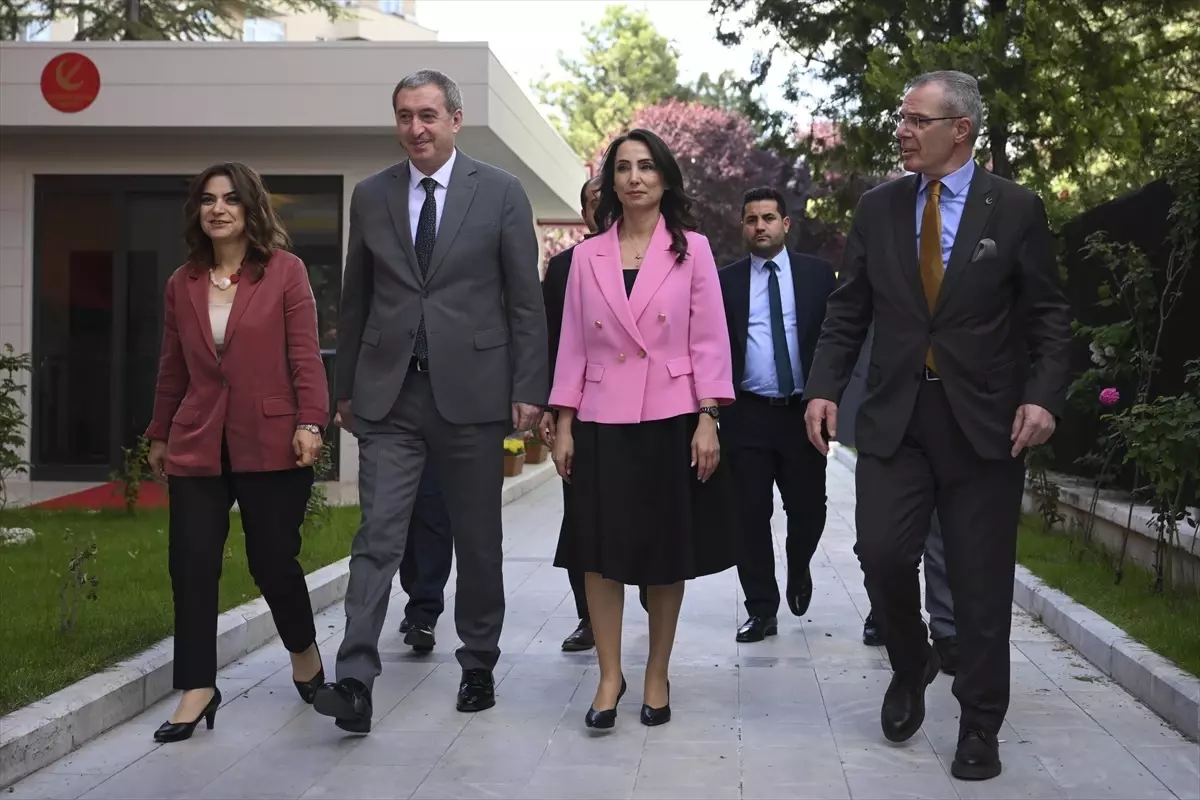 DEM Parti Heyeti Yeniden Refah Partisi'ni Ziyaret Etti