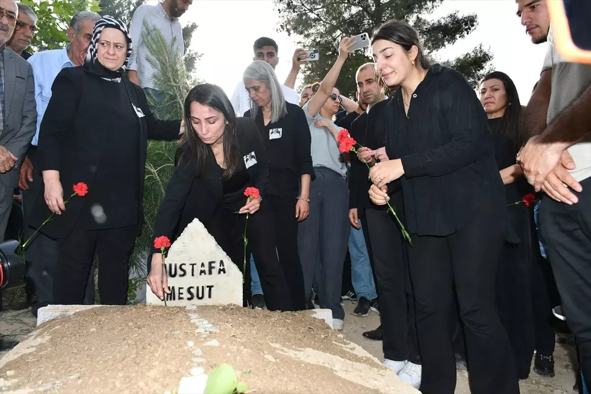 DEM Parti Eş Genel Başkanı Tülay Hatimoğulları, Batman'da Cenaze Törenine Katıldı