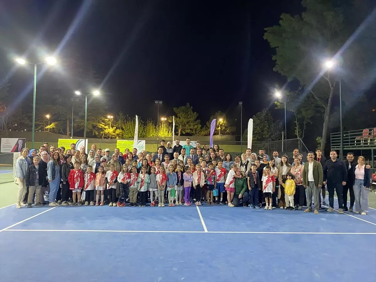 Demirci'de Tenis Turnuvası Sonuçlandı