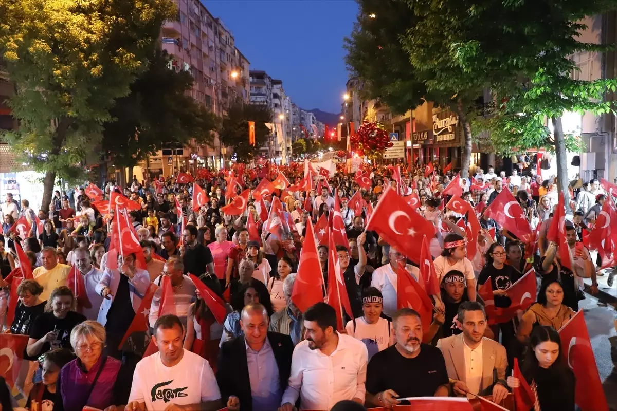 Denizli'de 19 Mayıs etkinlikleri kapsamında fener alayı düzenlendi