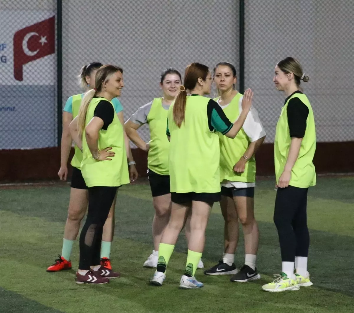 Denizli'de Anneler Halı Sahada Buluşuyor