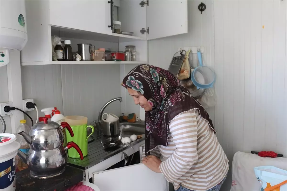 Deprem Sonrası Hayata Tutunan Hüsne Özükınacı'nın Zorlu Mücadelesi