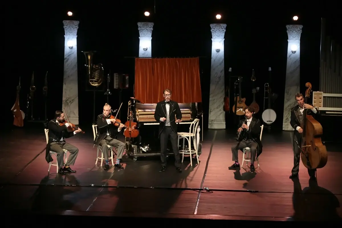 Antalya 15. Uluslararası Tiyatro Festivali'nde Slapstick Tiyatrosu 'Scherzo' Gösterimi