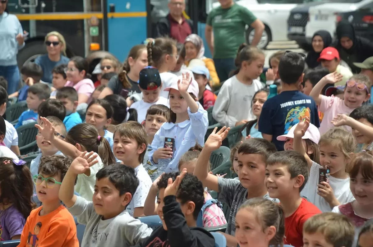 Karaman'da Çocuklar Masal Treni Tiyatro Oyununu İzledi
