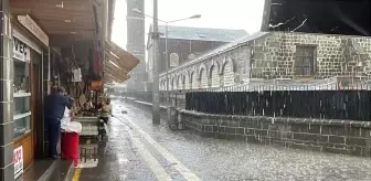 Diyarbakır'da Sağanak, Dolu ve Kuvvetli Rüzgar Etkili Oldu