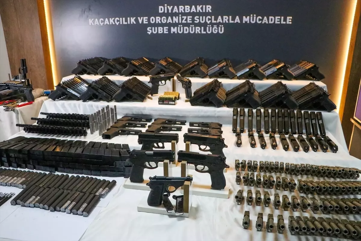 Diyarbakır'da Oyuncak Dükkanında Silah Atölyesi Operasyonu