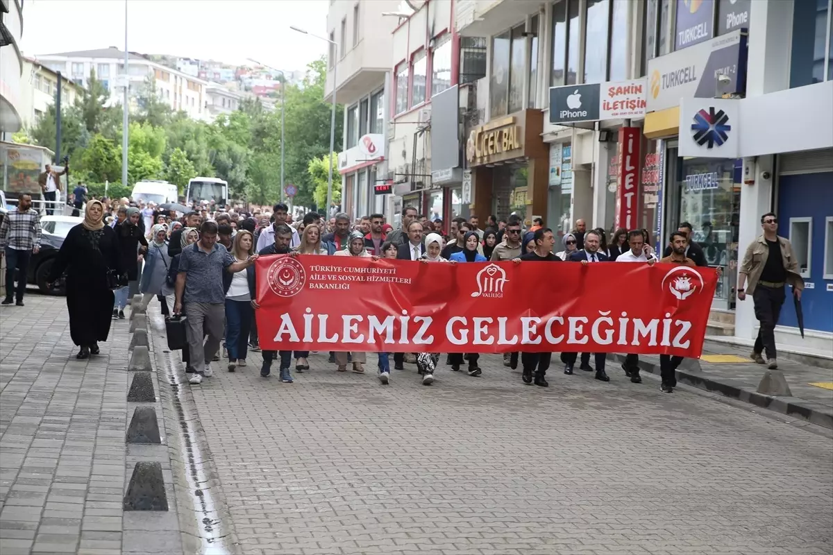 Diyarbakır, Siirt, Elazığ ve Şırnak'ta 'Aile Haftası' kapsamında kortej yürüyüşü yapıldı