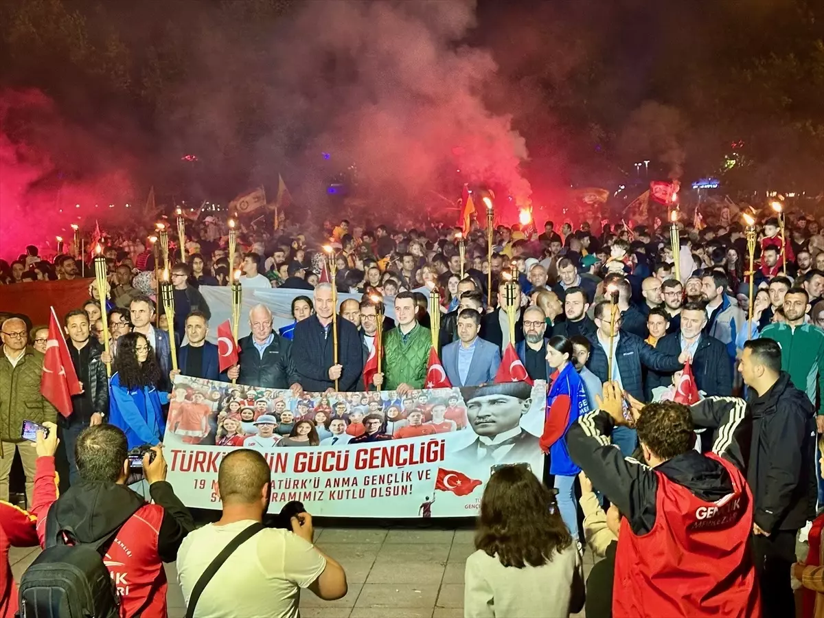 Düzce'de Gençlik Haftası Kortej Yürüyüşü Düzenlendi