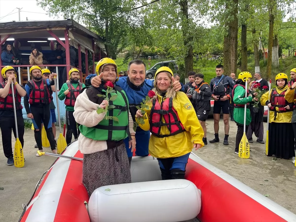 Adrenalin Tutkunları Anneler Günü'nde Rafting Keyfi Yaşadı