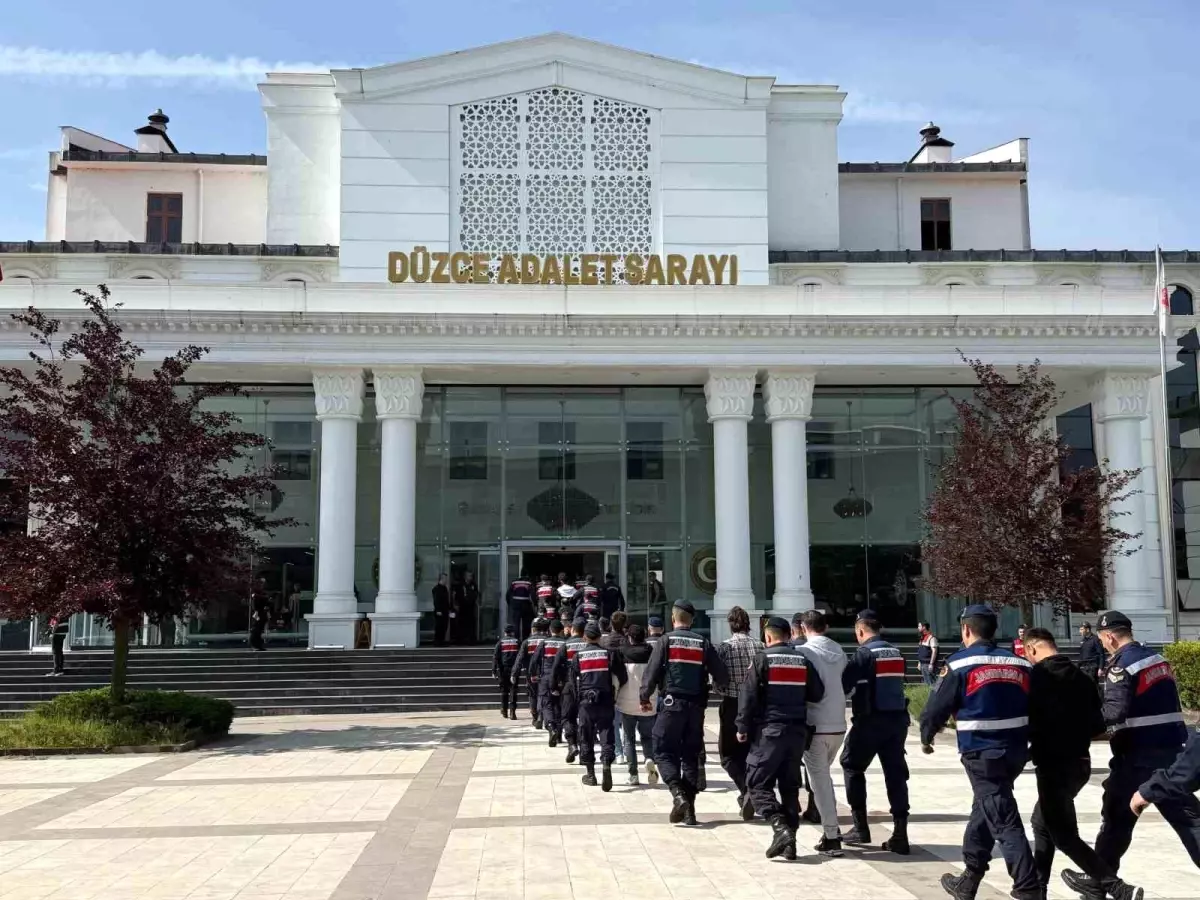 Düzce'de Uyuşturucu Operasyonunda 29 Gözaltı, 18 Tutuklama