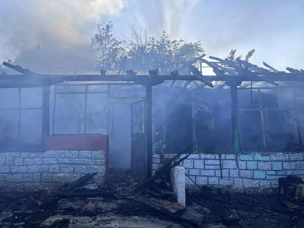 Edirne'de Ev Yangını: Kundaklama Şüphesi ile Gözaltı