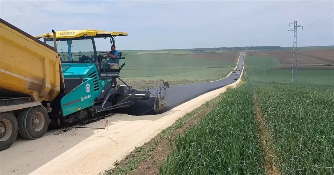 Edirne'de Köy Yolları Sıcak Asfaltla Yenileniyor