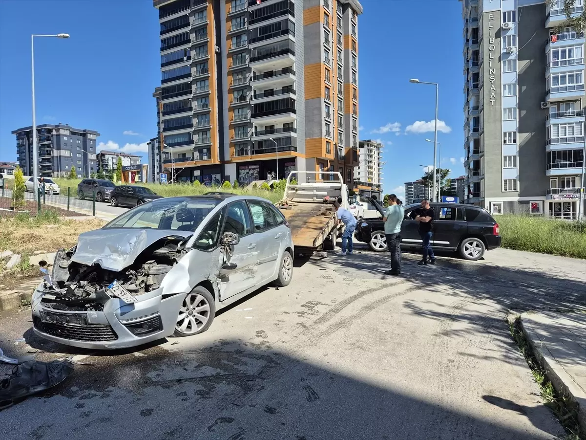Edirne'de Otomobil ve Cipin Çarpışması: 3 Yaralı
