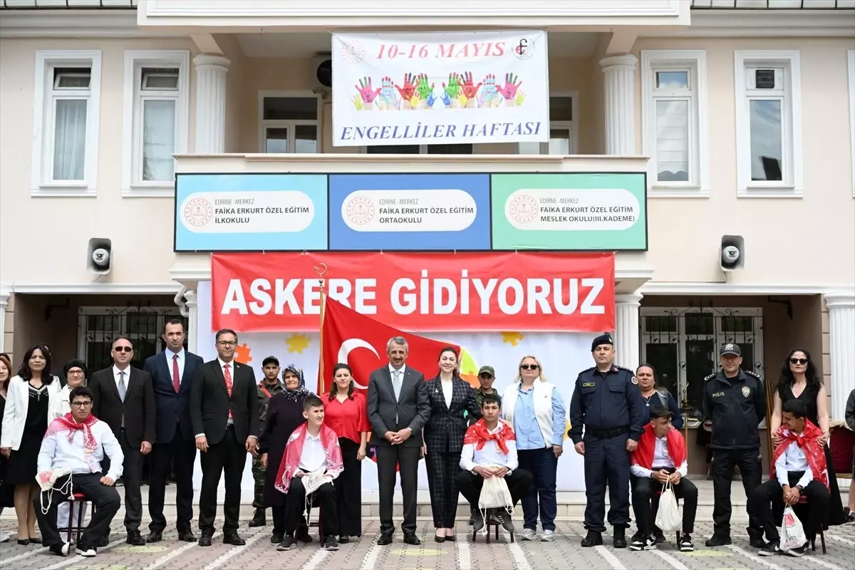Edirne'de Engelli Öğrencilere Asker Kınası