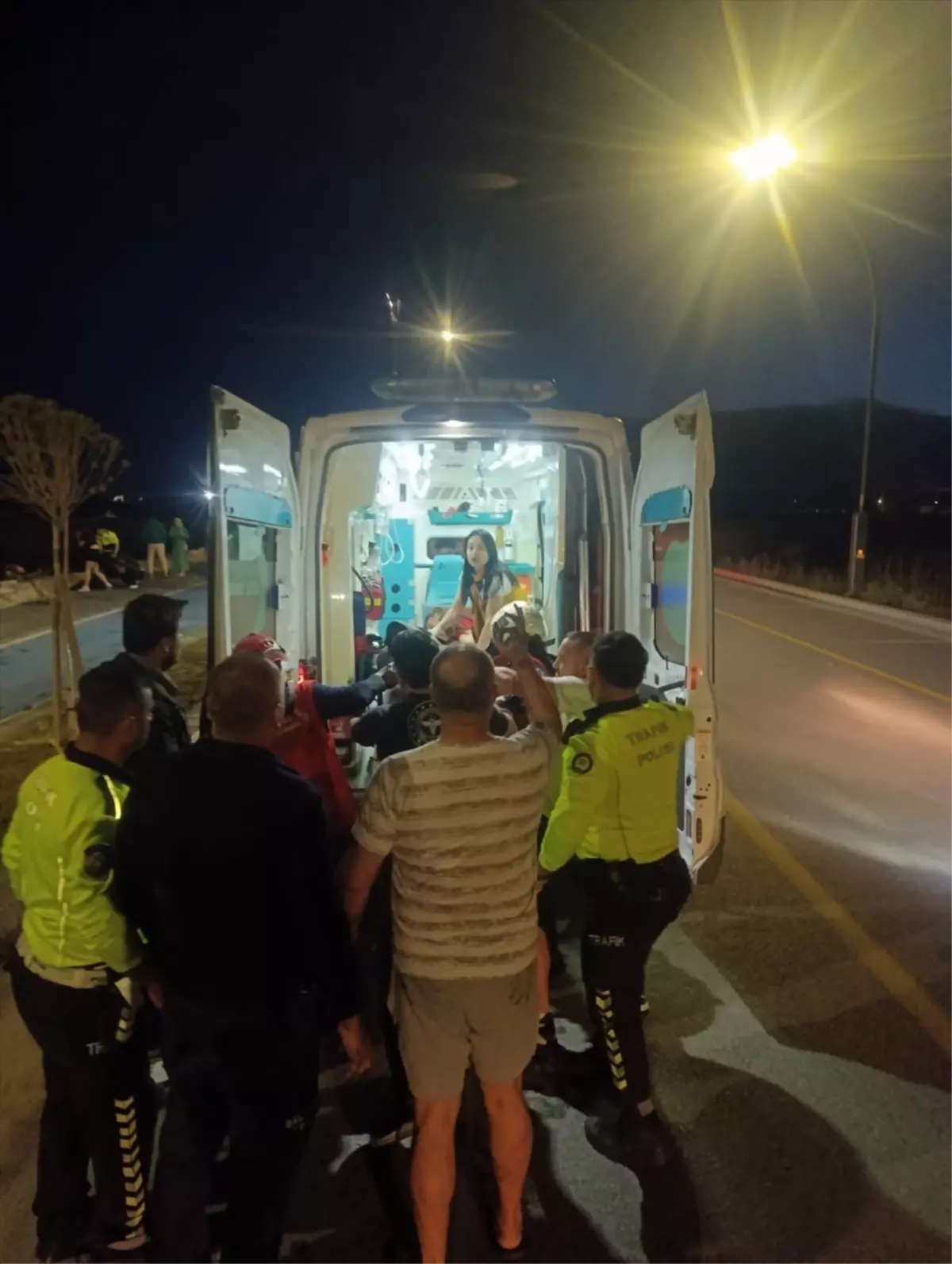 Edremit'te Otomobil Dereye Devrildi: Bir Yaralı