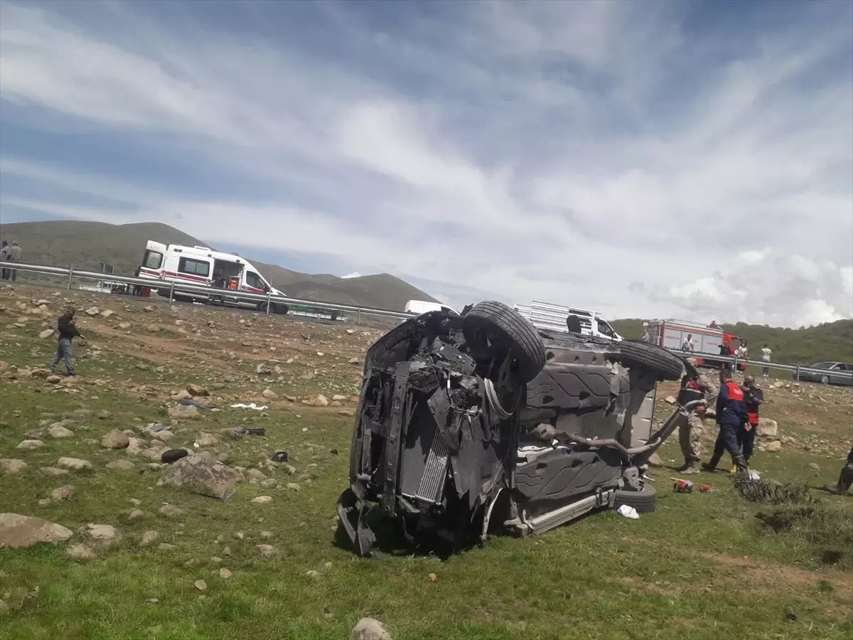 Elazığ'da Otomobilin Şarampole Devrilmesi Sonucu 3 Yaralı