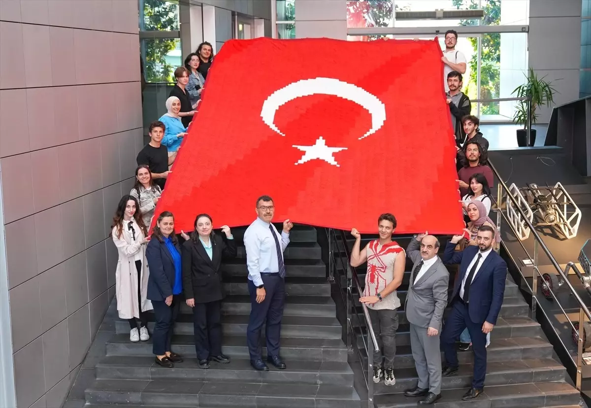İTÜ'de Dev Türk Bayrağı Sergilendi
