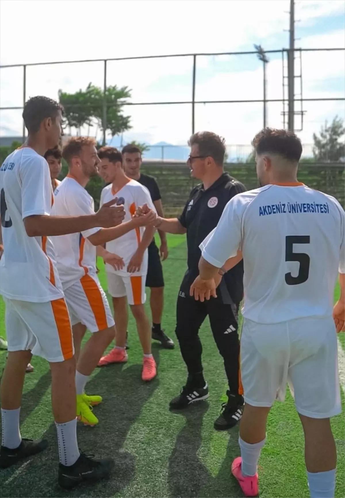 Emre Belözoğlu'ndan Öğrencilere Sürpriz Futbol Maçı