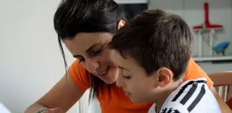 Depremde Eşini ve Kızını Kaybeden Anne, Oğluna Hem Anne Hem Baba Oluyor