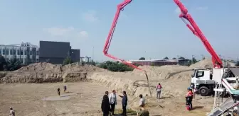 Hatay'da Yarı Olimpik Kapalı Yüzme Havuzunun Temeli Atıldı