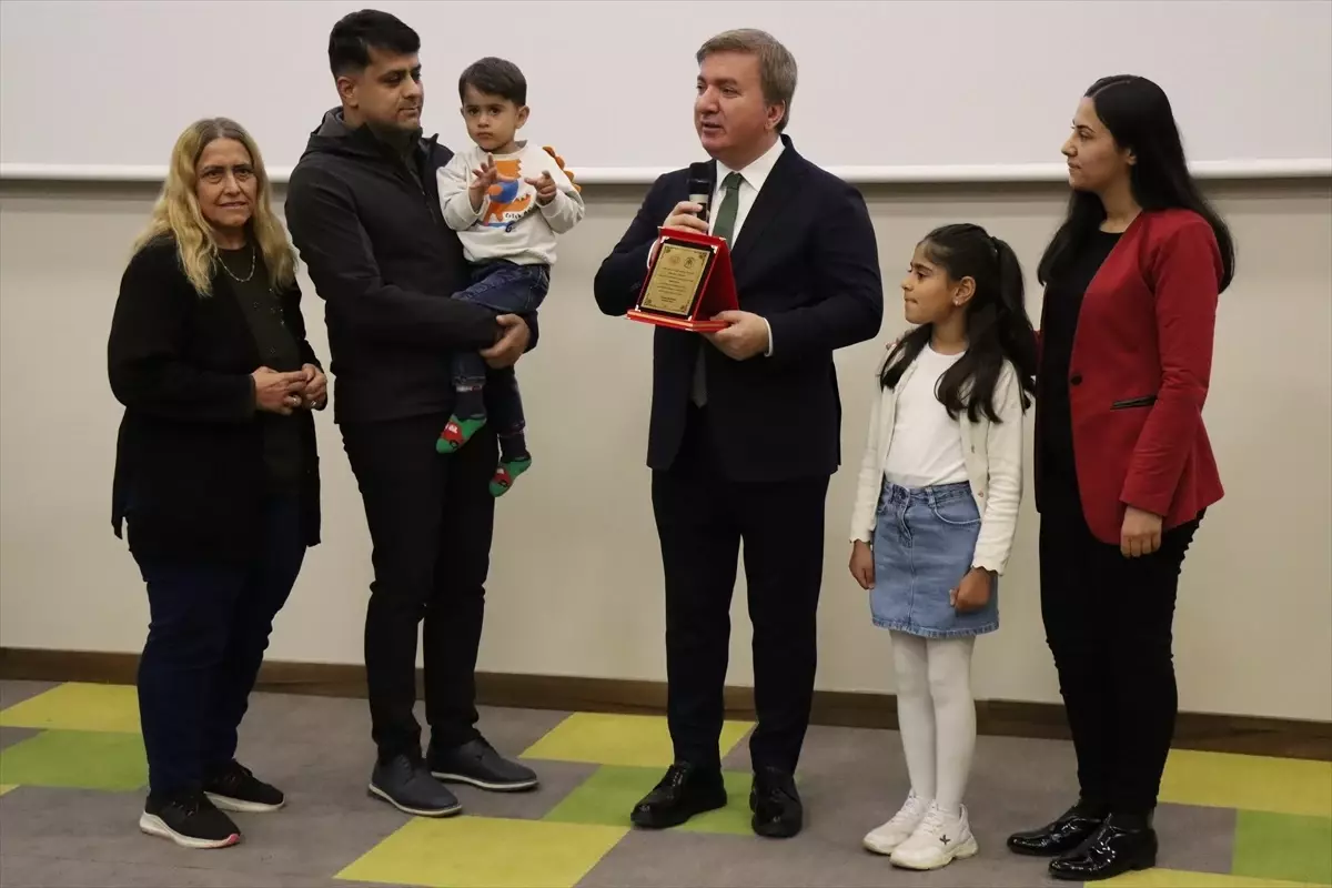 Erzincan'da 'Aile Yılı' kapsamında 24 örnek aileye şilt takdim edildi