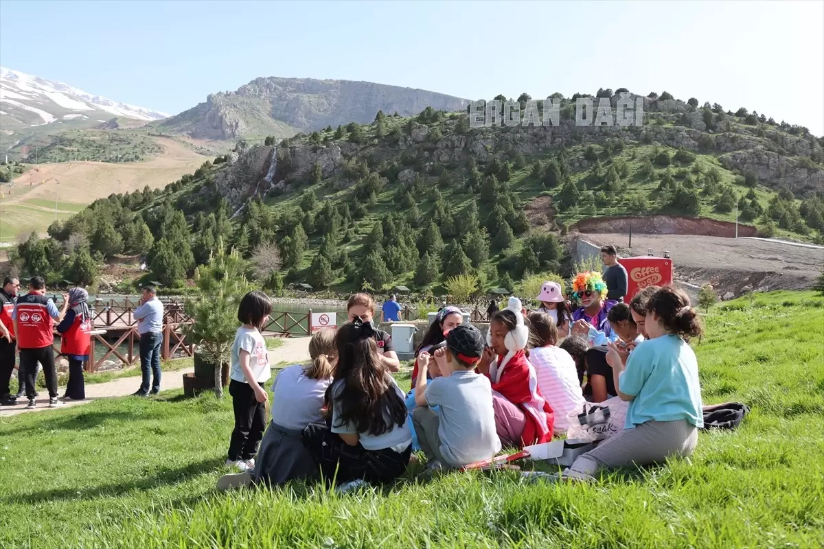 Erzincan'da aileler 'Dijital Detoks Kampı' ile teknolojiden uzak 3 gün geçirdi