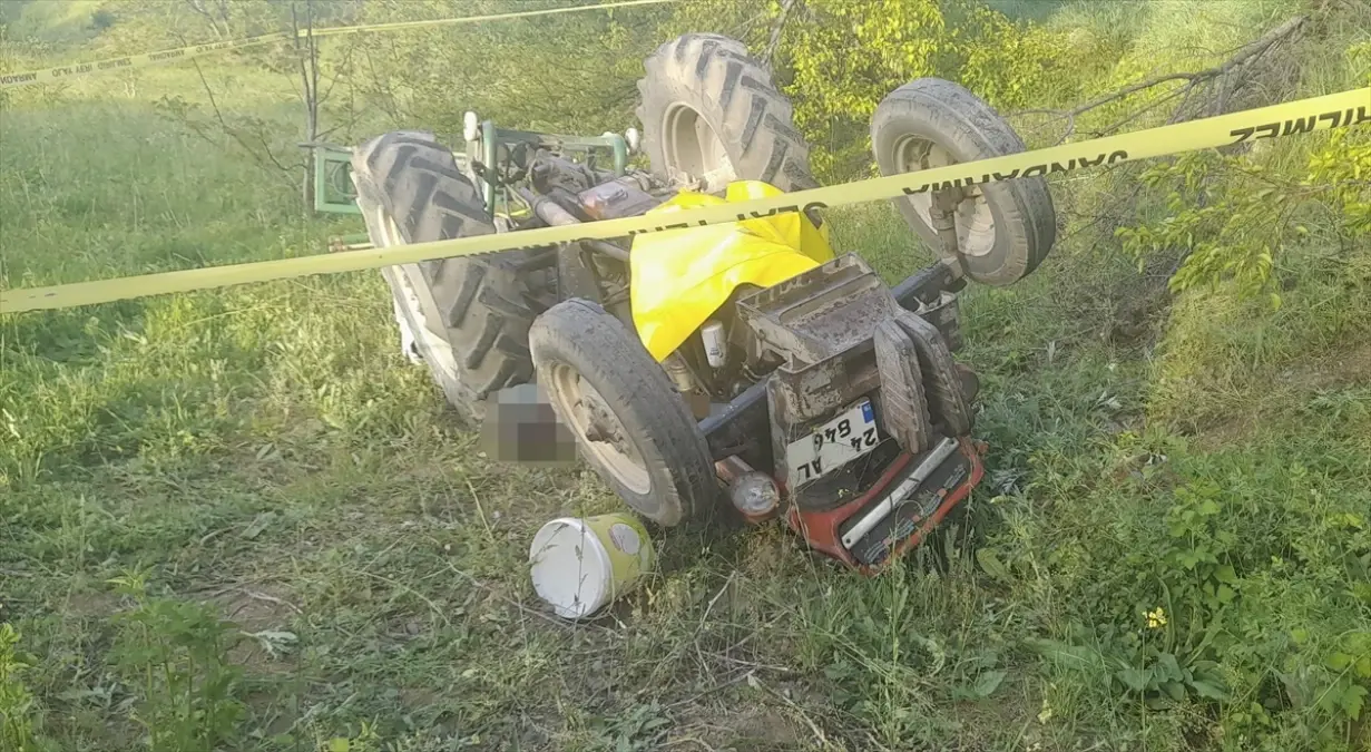 Erzincan'da Devrilen Traktörün Sürücüsü Hayatını Kaybetti