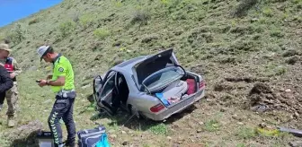 Erzincan'da Otomobil Şarampole Devrildi: 2 Yaralı