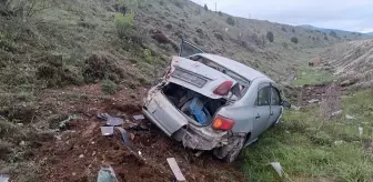 Erzincan'da Otomobil Şarampole Devrildi: 3 Yaralı